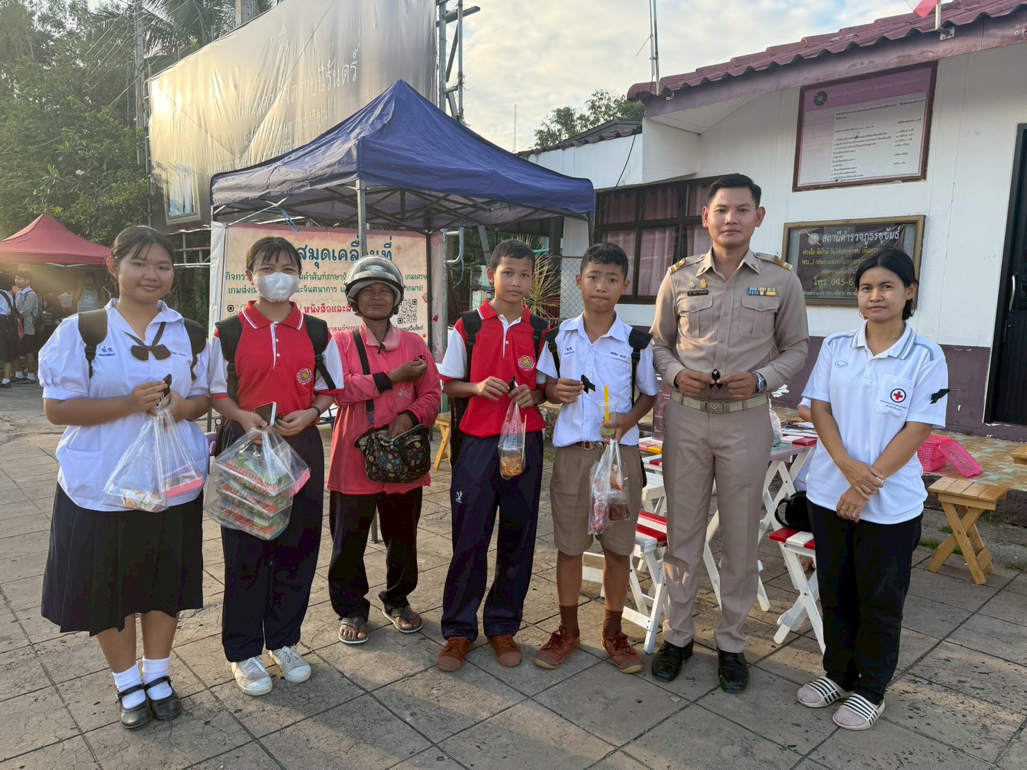 สอนทำโบว์ไว้อาลัย ถวายแด่สมเด็จพระนางเจ้าสิริกิติ์ พระบรมราชินีนาถ พระบรมราชชนนีพันปีหลวง