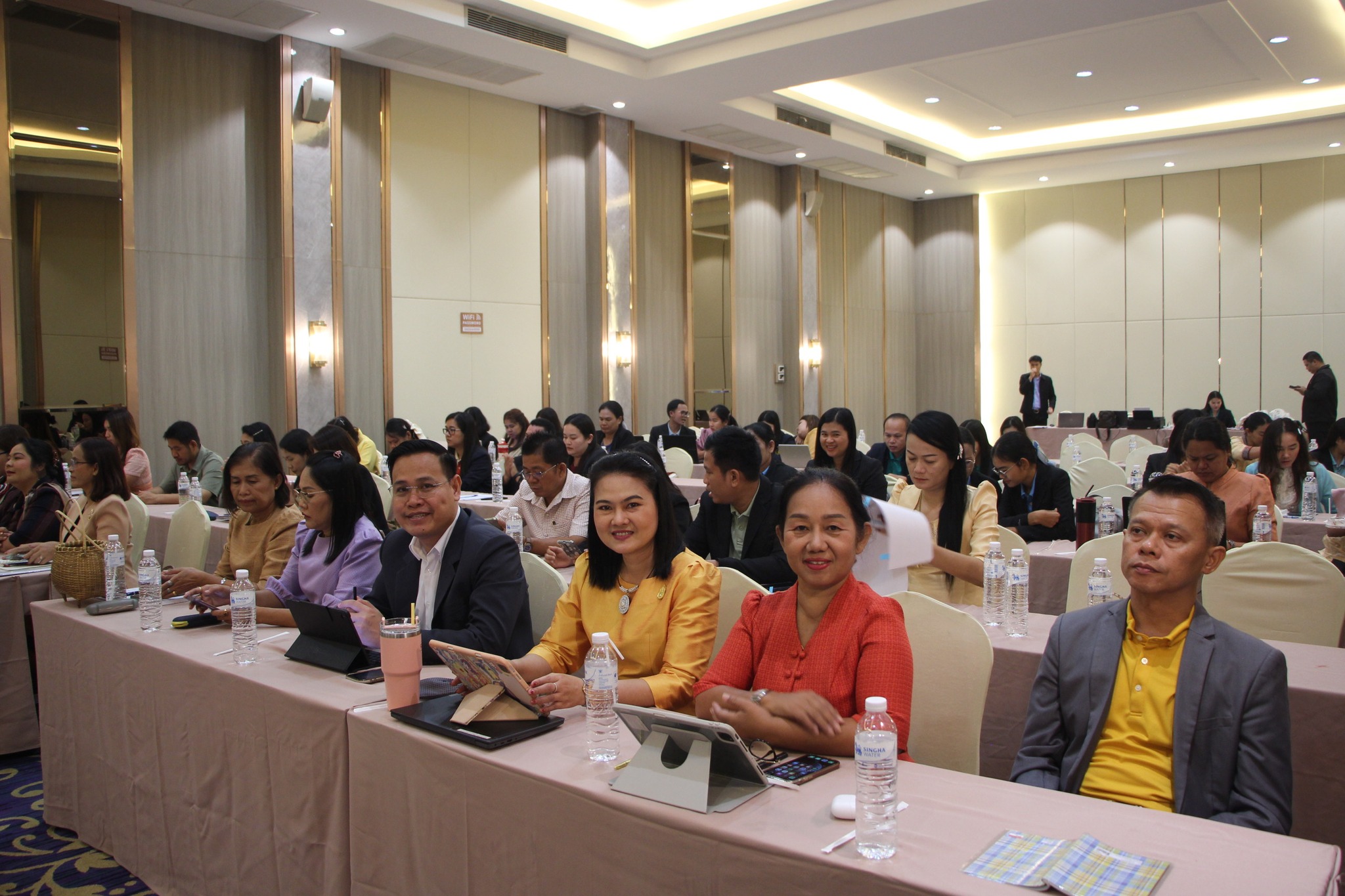 ประชุมจัดทำแนวทางการพัฒนากลยุทธ์การส่งเสริมการอ่านเพื่อสร้างชุมชนแห่งการเรียนรู้โครงการประชุมปฏิบัติการ วิเคราะห์องค์กร เพื่อกำหนดกลยุทธ์การส่งเสริมการเรียนรู้ตลอดชีวิตและการส่งเสริมการอ่าน สำนักงาน สกร. ประจำจังหวัดศรีสะเกษ ประจำปีงบประมาณ พ.ศ. 2568ประชุมจัดทำแนวทางการพัฒนากลยุทธ์การส่งเสริมการอ่านเพื่อสร้างชุมชนแห่งการเรียนรู้